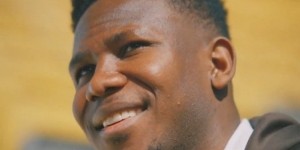 官方：狼队23岁中卫莫斯奎拉续约至2030年，去年9月受伤缺席至今